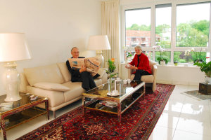 Foto von einem Paar in Ihrem Apartment in der Hammersteinstraße.
